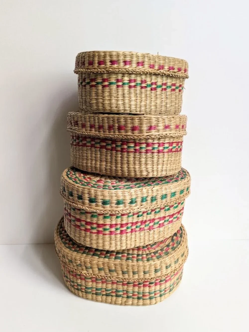 Vtg Sweet Grass Oval Nesting / Stacking Baskets Small Lidded Storage Boxes Set